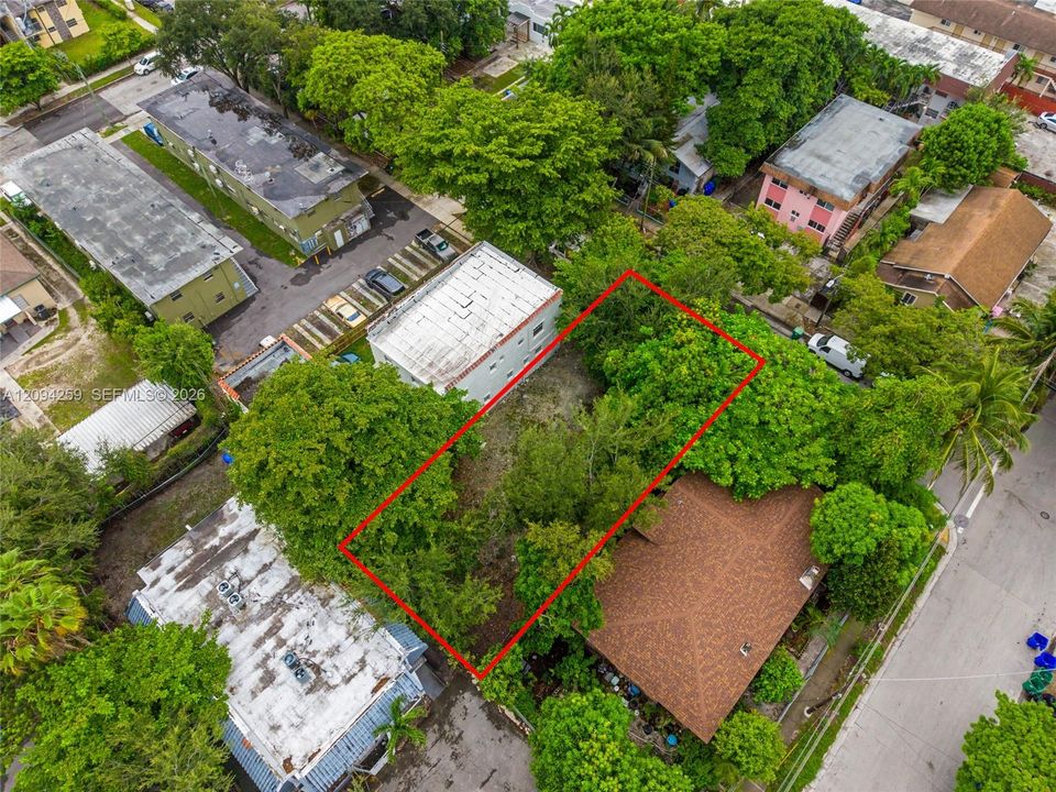 En Venta: $450,000 (0.12 acres)
