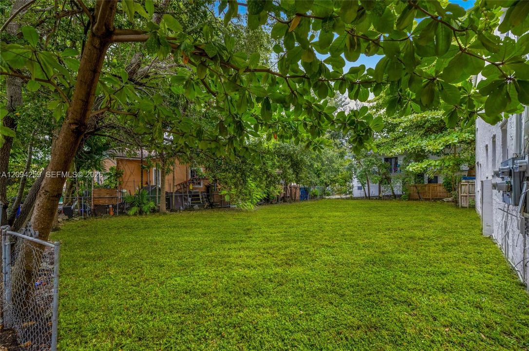 En Venta: $450,000 (0.12 acres)