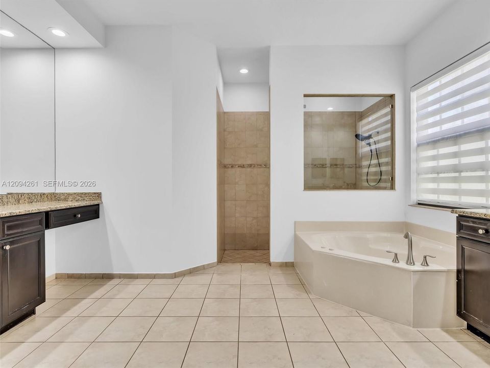 En Venta: $1,240,000 (4 camas, 3 baños, 2942 Pies cuadrados)