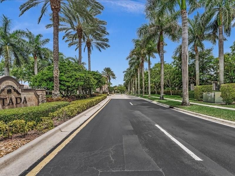 En Venta: $1,240,000 (4 camas, 3 baños, 2942 Pies cuadrados)