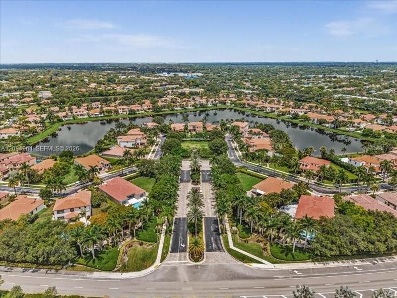 En Venta: $1,240,000 (4 camas, 3 baños, 2942 Pies cuadrados)
