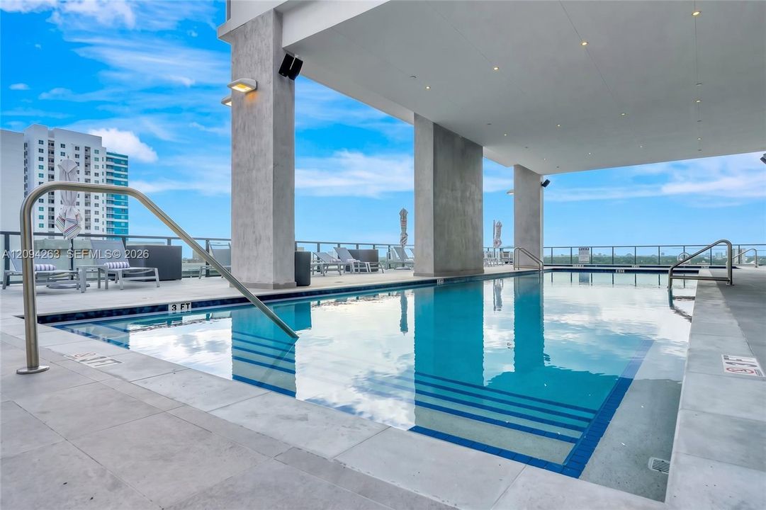 For Sale: $490,000 (0 beds, 1 baths, 476 Square Feet)