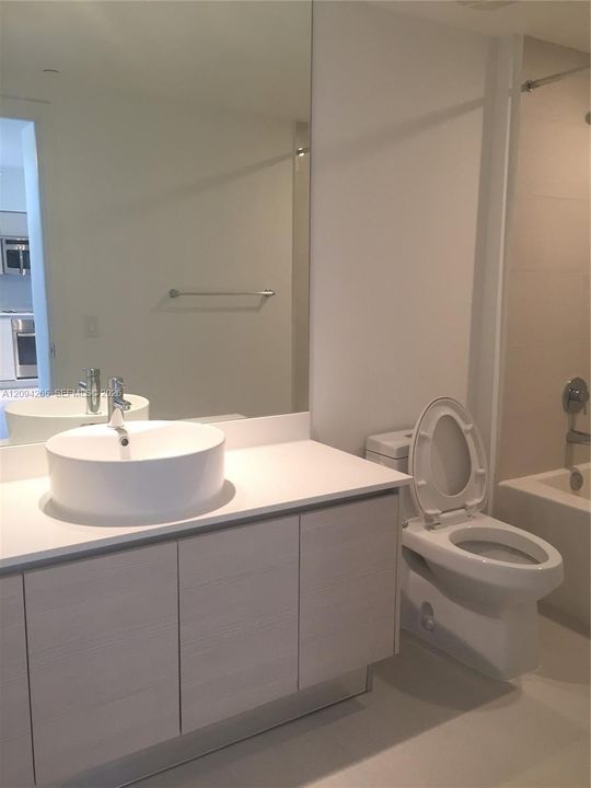 В аренду: $2,490 (1 спален, 1 ванн, 700 Квадратных фут)