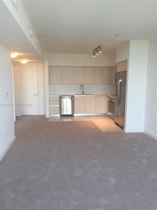 В аренду: $2,490 (1 спален, 1 ванн, 700 Квадратных фут)