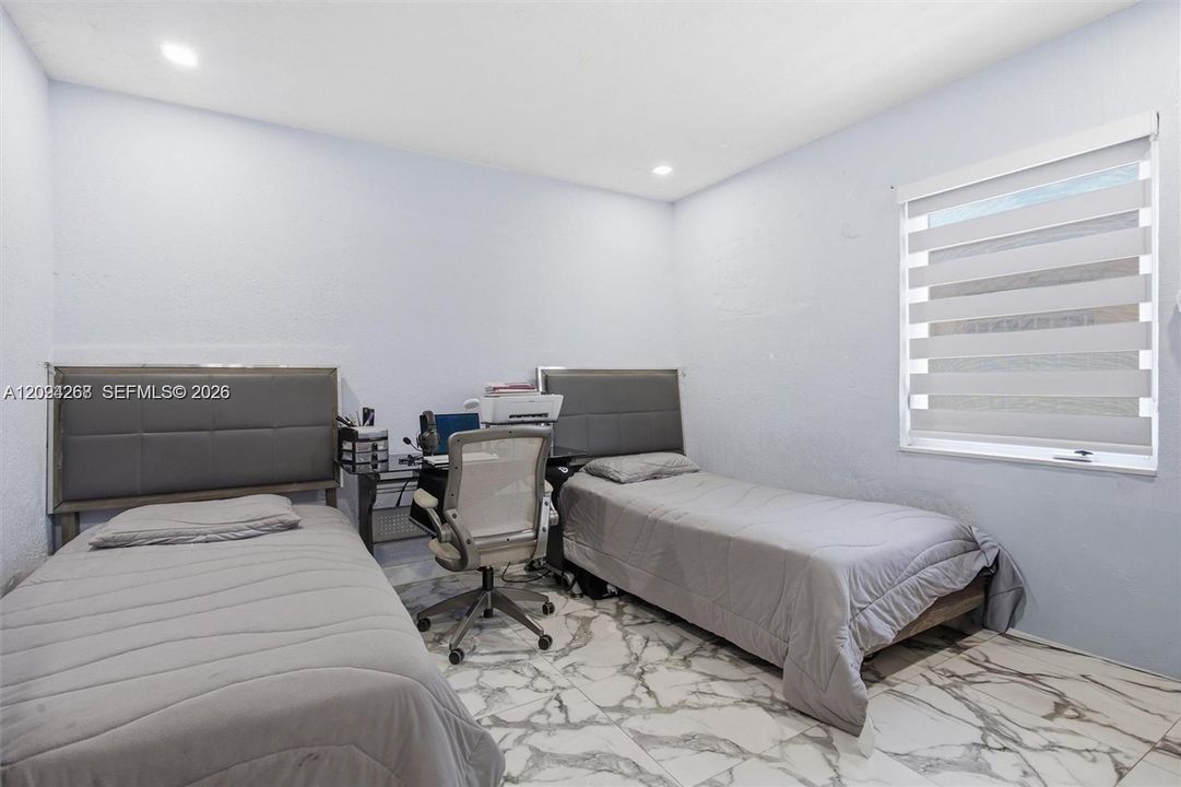 En Venta: $695,000 (5 camas, 3 baños, 925 Pies cuadrados)