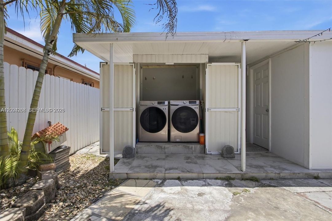 En Venta: $695,000 (5 camas, 3 baños, 925 Pies cuadrados)