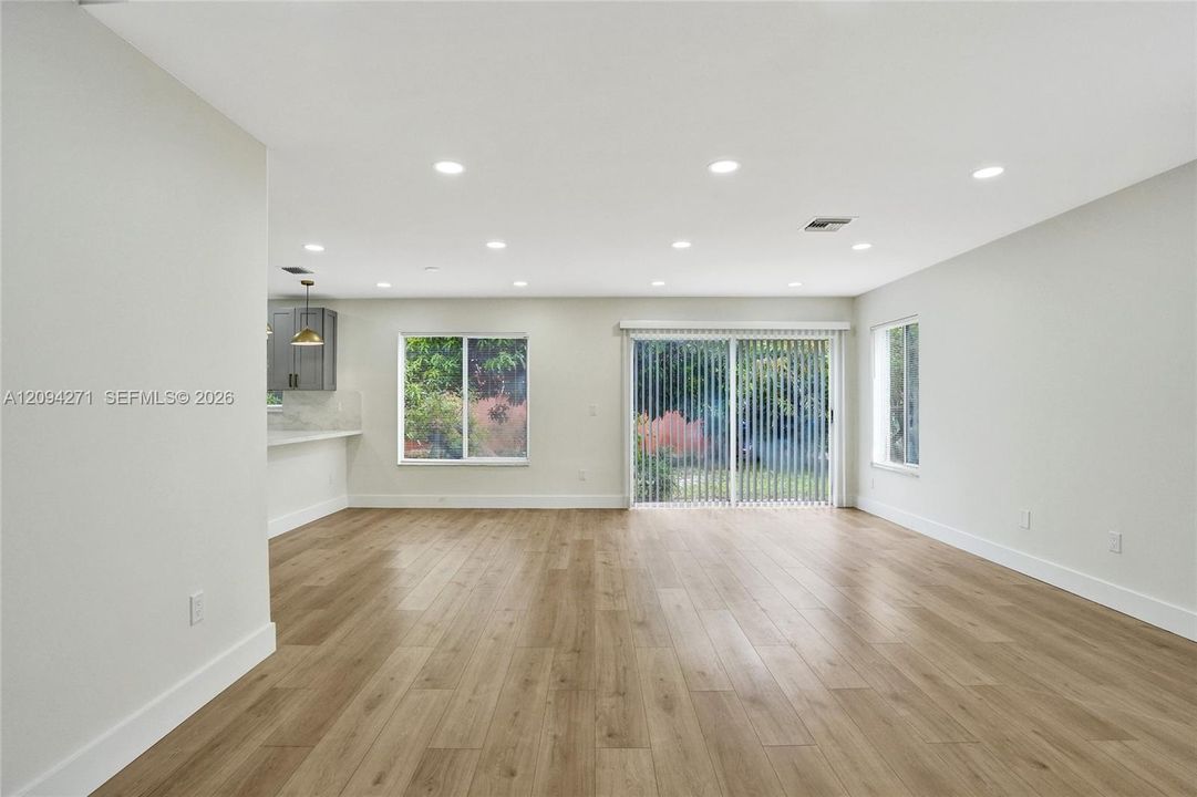 For Sale: $610,000 (3 beds, 3 baths, 1551 Square Feet)
