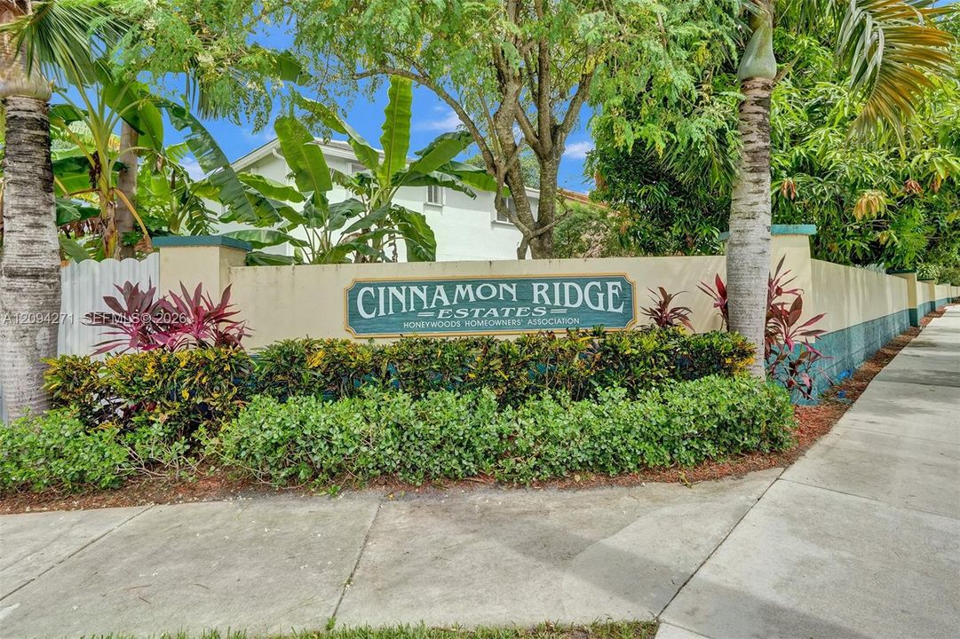 For Sale: $610,000 (3 beds, 3 baths, 1551 Square Feet)