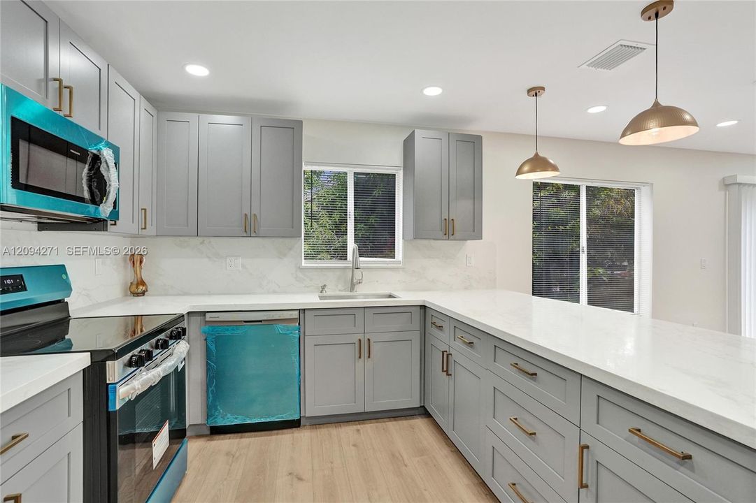 For Sale: $610,000 (3 beds, 3 baths, 1551 Square Feet)