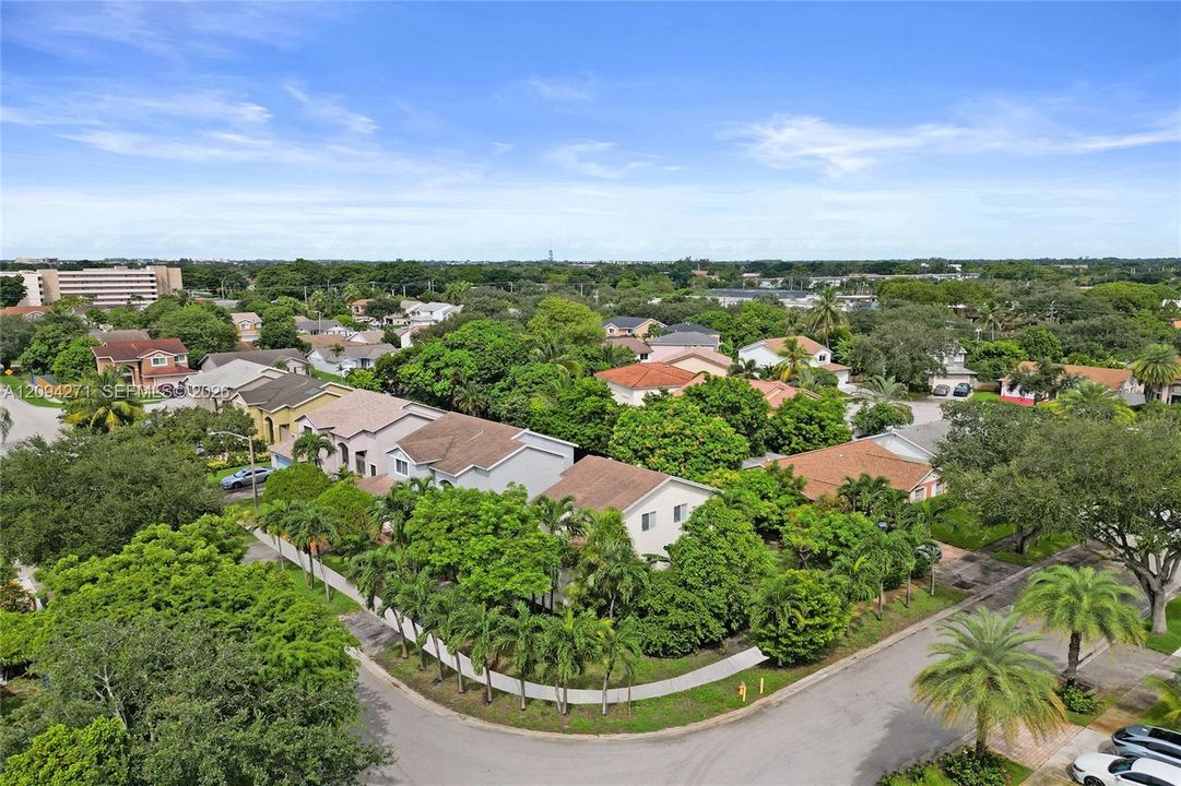 For Sale: $610,000 (3 beds, 3 baths, 1551 Square Feet)