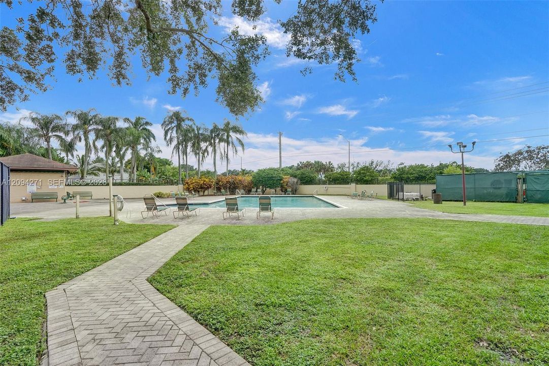 For Sale: $610,000 (3 beds, 3 baths, 1551 Square Feet)