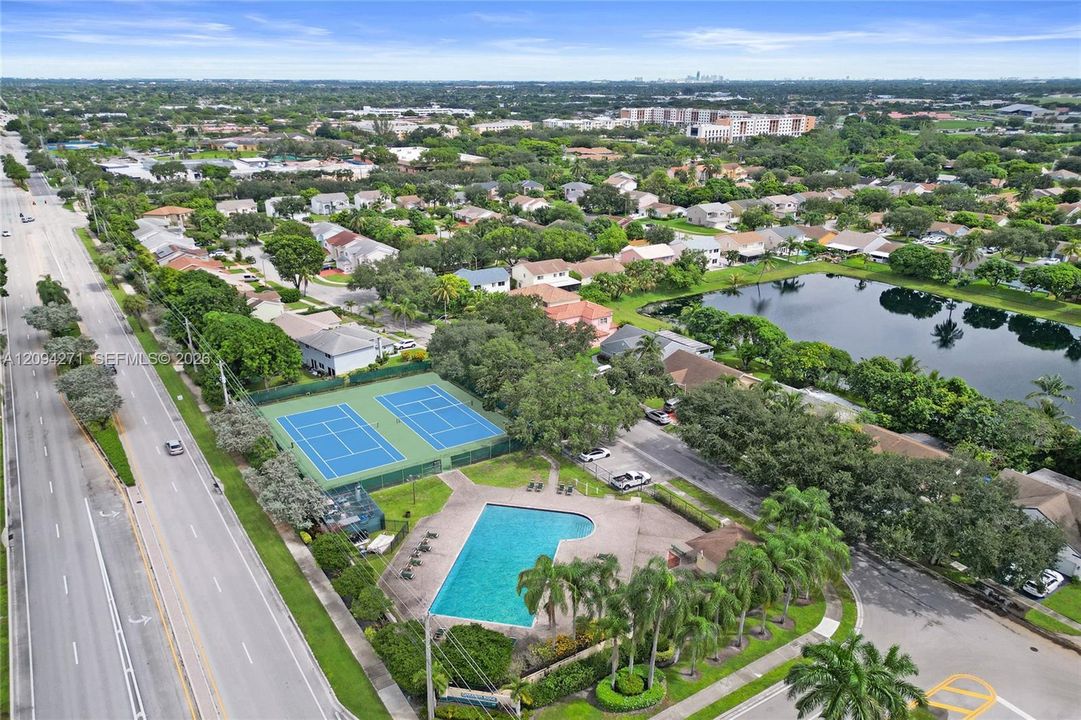 For Sale: $610,000 (3 beds, 3 baths, 1551 Square Feet)