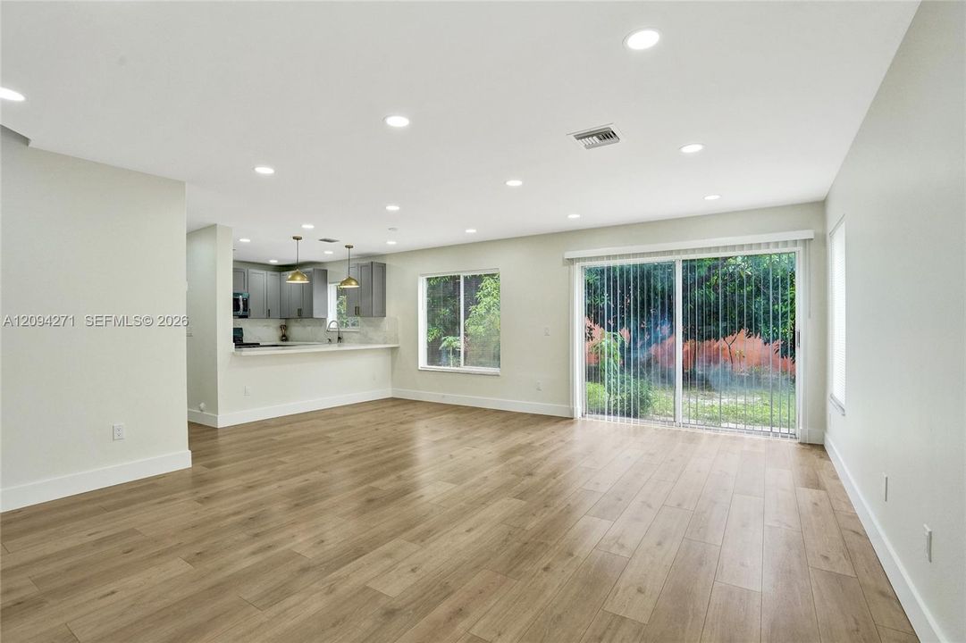 For Sale: $610,000 (3 beds, 3 baths, 1551 Square Feet)