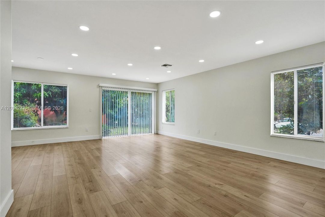 For Sale: $610,000 (3 beds, 3 baths, 1551 Square Feet)