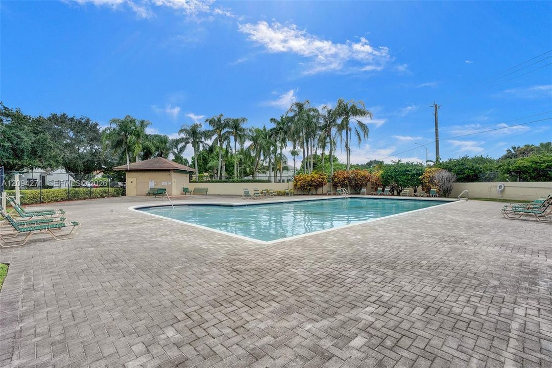 For Sale: $610,000 (3 beds, 3 baths, 1551 Square Feet)