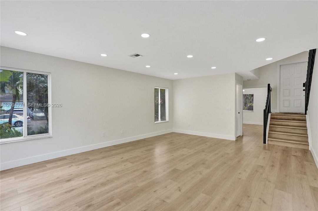 For Sale: $610,000 (3 beds, 3 baths, 1551 Square Feet)