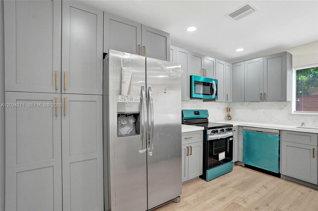For Sale: $610,000 (3 beds, 3 baths, 1551 Square Feet)