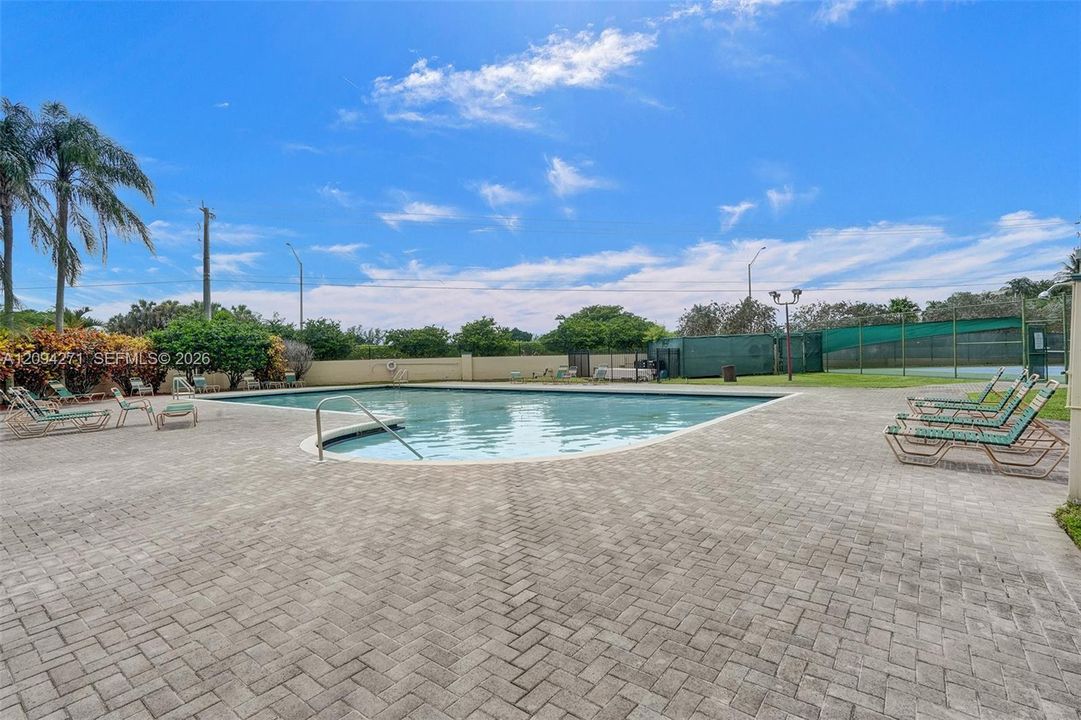 For Sale: $610,000 (3 beds, 3 baths, 1551 Square Feet)