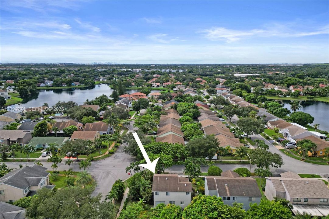 For Sale: $610,000 (3 beds, 3 baths, 1551 Square Feet)
