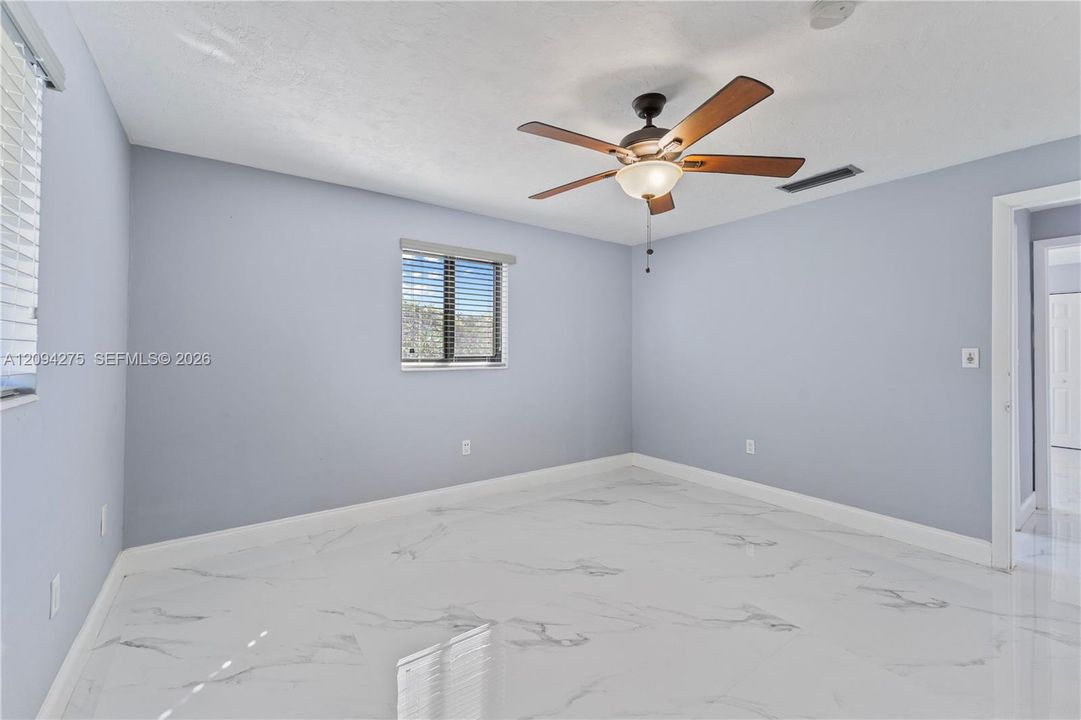 出租: $3,500 (3 贝兹, 2 浴室, 2294 平方英尺)