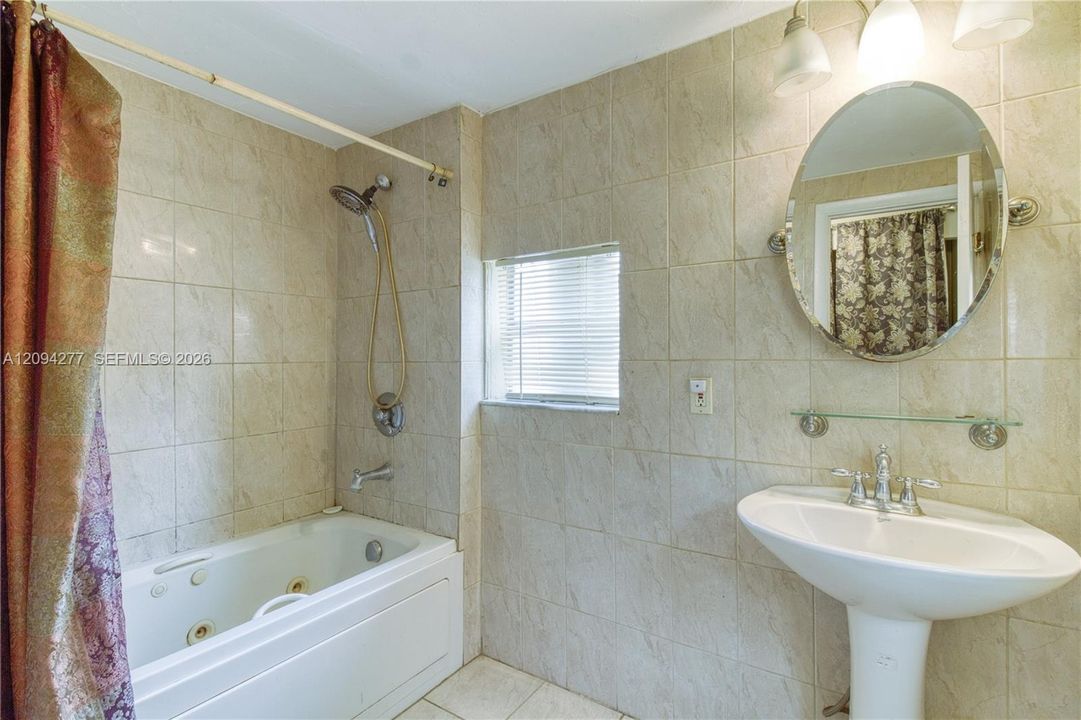 En Venta: $375,000 (3 camas, 2 baños, 1039 Pies cuadrados)