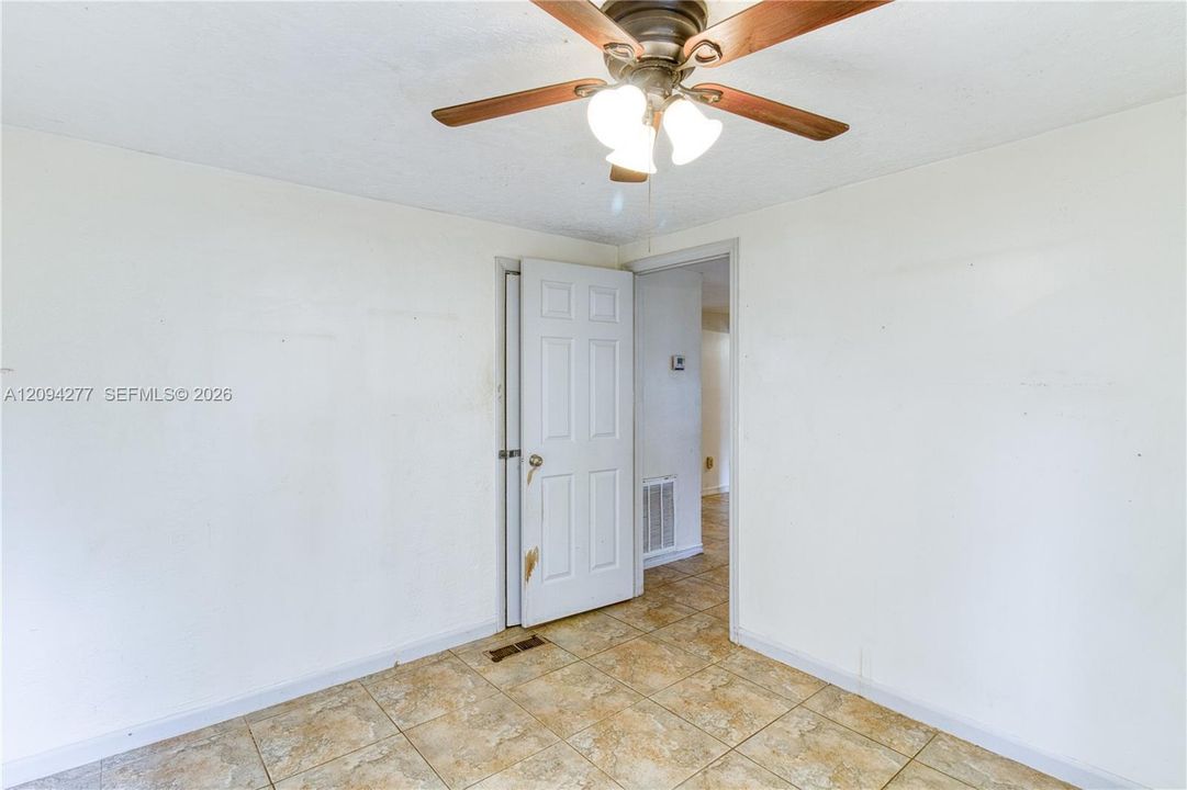 En Venta: $375,000 (3 camas, 2 baños, 1039 Pies cuadrados)