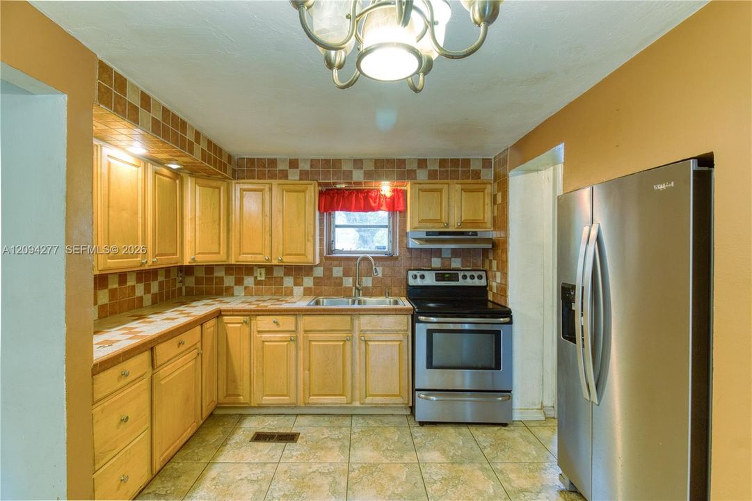 En Venta: $375,000 (3 camas, 2 baños, 1039 Pies cuadrados)