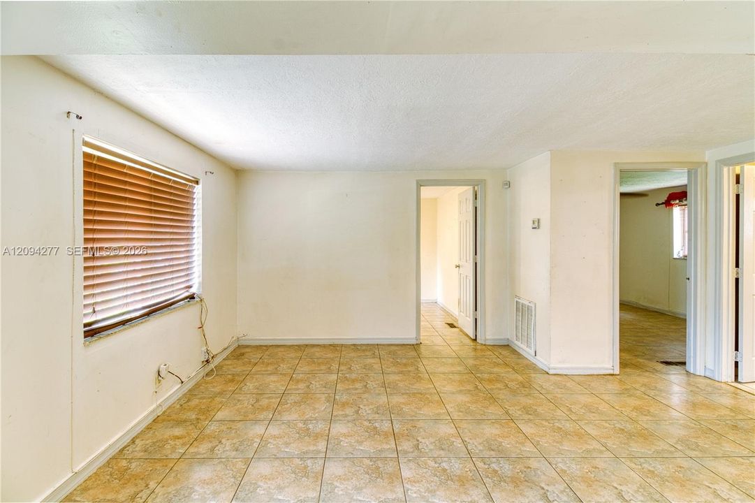 En Venta: $375,000 (3 camas, 2 baños, 1039 Pies cuadrados)