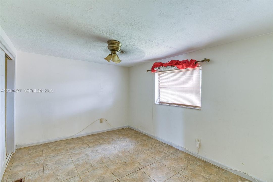 En Venta: $375,000 (3 camas, 2 baños, 1039 Pies cuadrados)