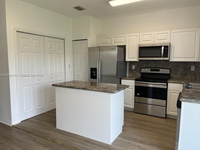 For Rent: $2,200 (2 beds, 2 baths, 1166 Square Feet)