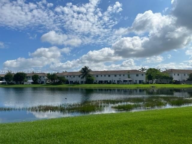 For Rent: $2,200 (2 beds, 2 baths, 1166 Square Feet)