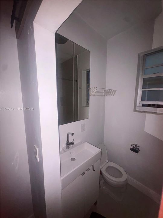 For Sale: $200,000 (1 beds, 1 baths, 420 Square Feet)