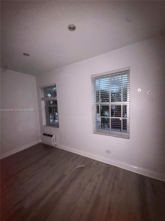 For Sale: $200,000 (1 beds, 1 baths, 420 Square Feet)
