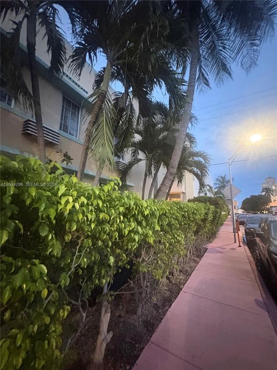 For Sale: $200,000 (1 beds, 1 baths, 420 Square Feet)