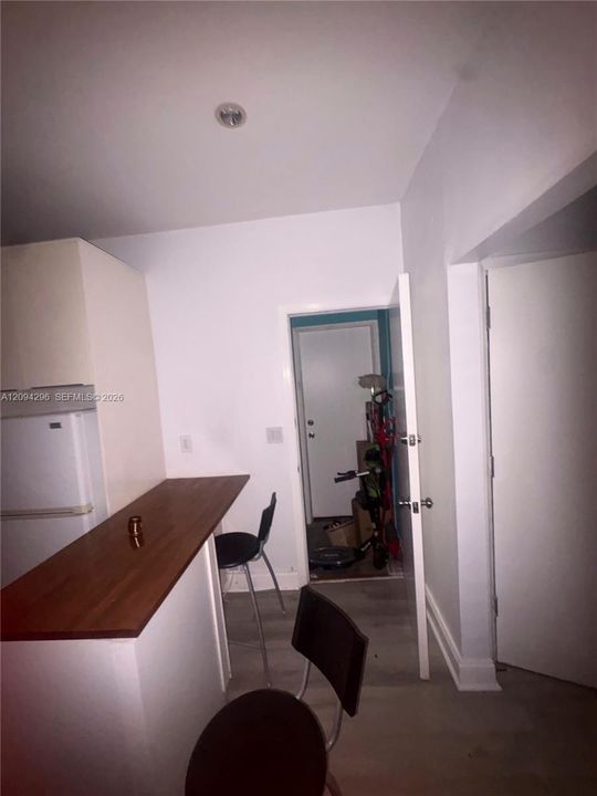 For Sale: $200,000 (1 beds, 1 baths, 420 Square Feet)