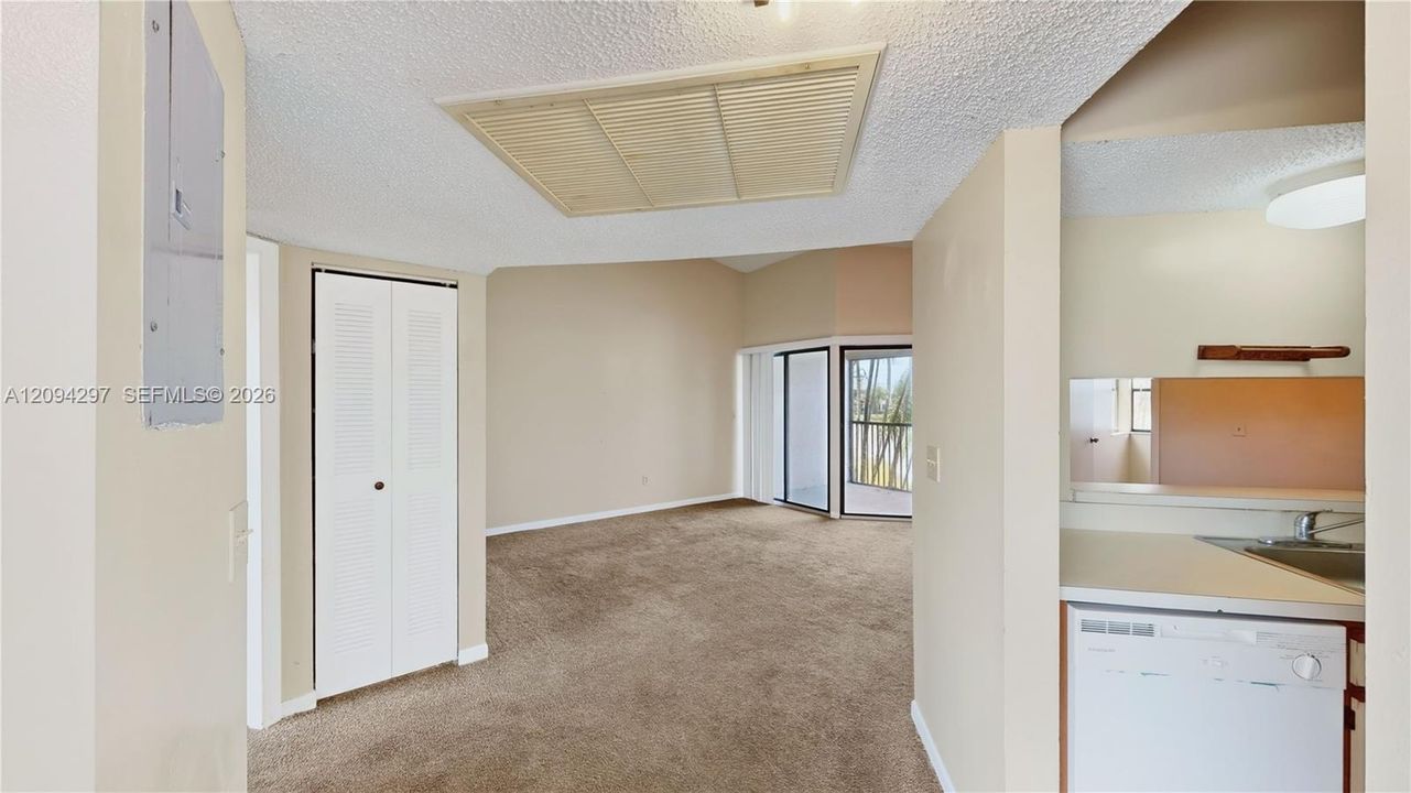 На продажу: $179,900 (2 спален, 2 ванн, 970 Квадратных фут)