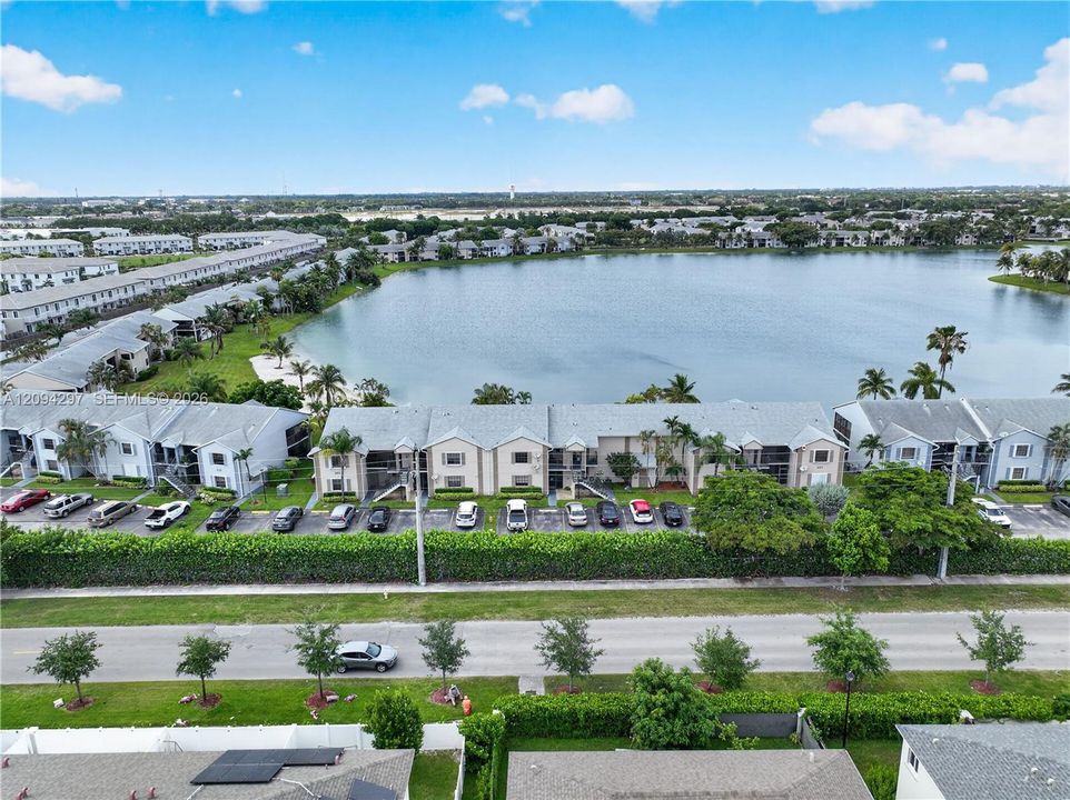 На продажу: $179,900 (2 спален, 2 ванн, 970 Квадратных фут)
