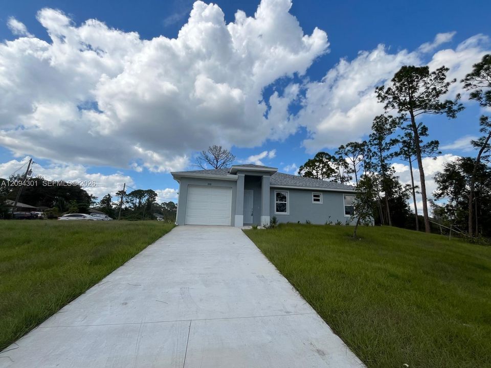 For Rent: $1,600 (3 beds, 2 baths, 1224 Square Feet)