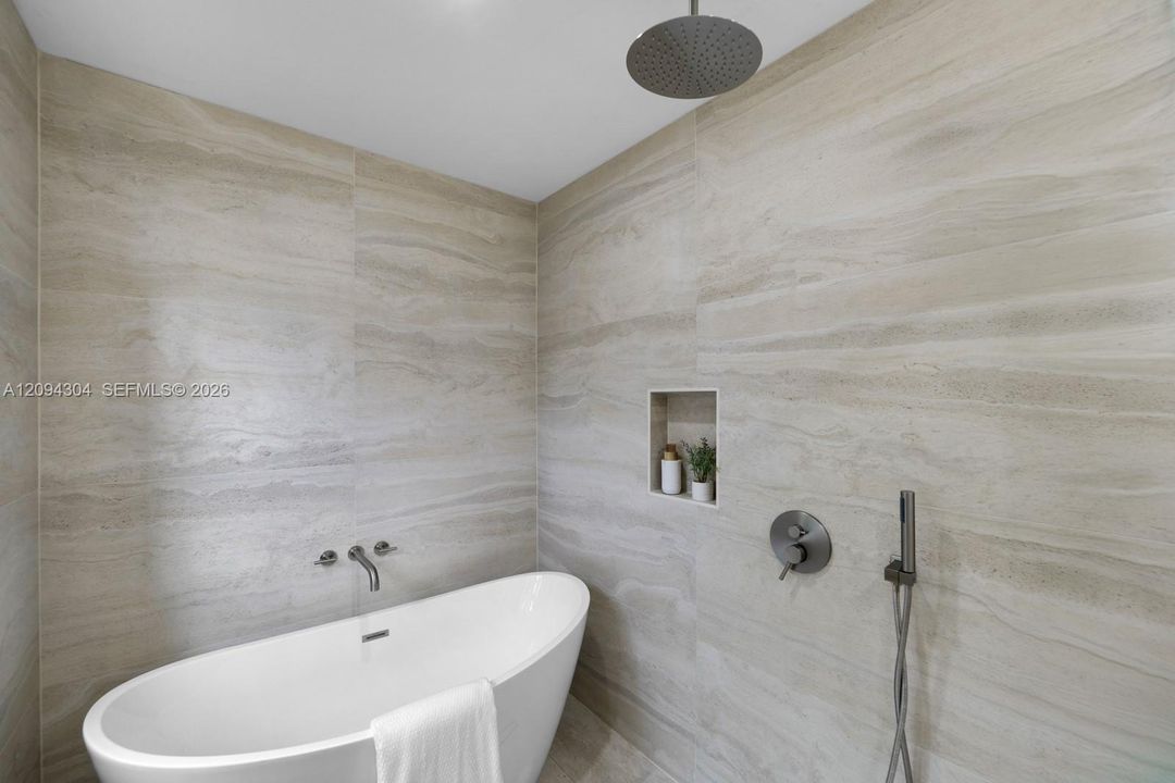 En Venta: $2,850,000 (4 camas, 4 baños, 3169 Pies cuadrados)