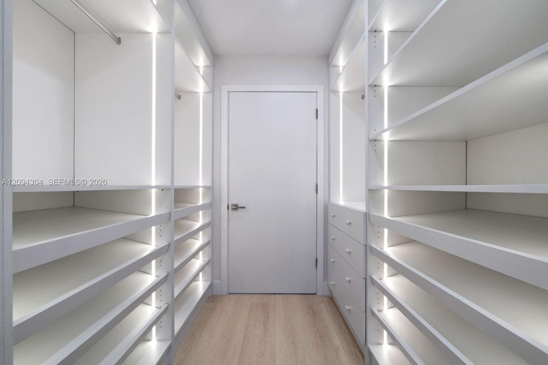 En Venta: $2,850,000 (4 camas, 4 baños, 3169 Pies cuadrados)