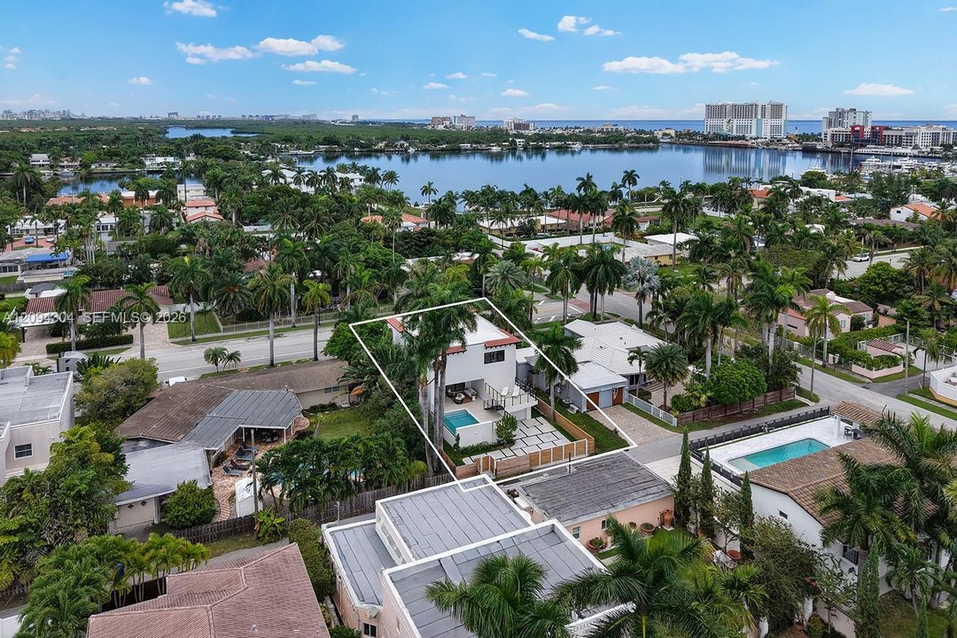 En Venta: $2,850,000 (4 camas, 4 baños, 3169 Pies cuadrados)