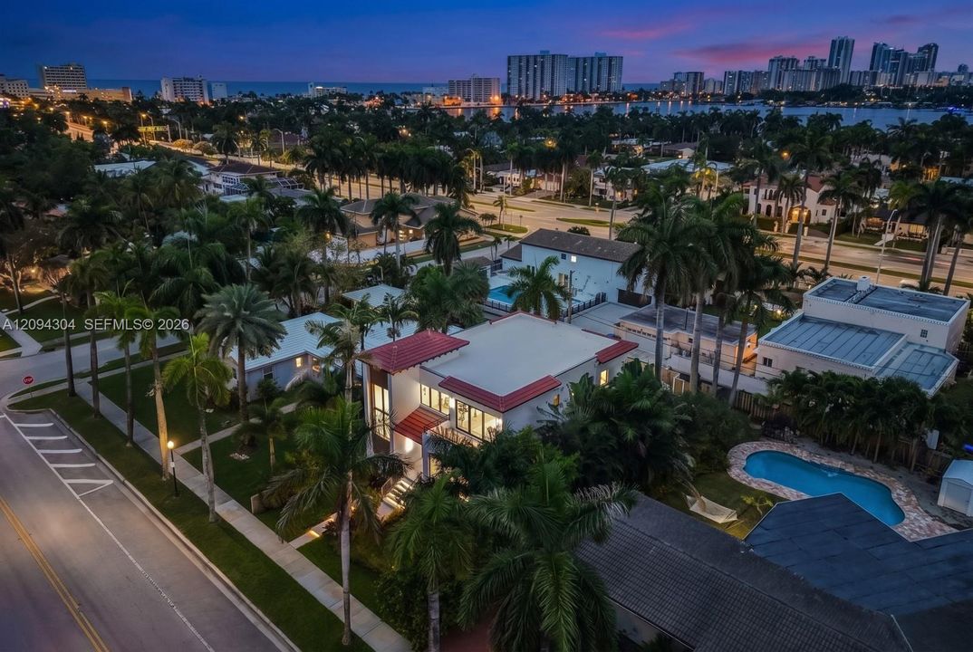 En Venta: $2,850,000 (4 camas, 4 baños, 3169 Pies cuadrados)