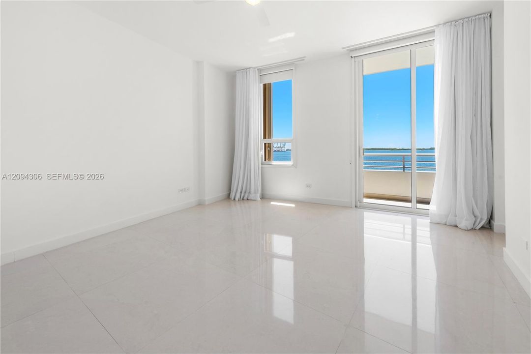 En Venta: $2,370,000 (3 camas, 3 baños, 2520 Pies cuadrados)
