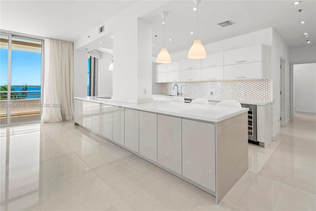 En Venta: $2,370,000 (3 camas, 3 baños, 2520 Pies cuadrados)