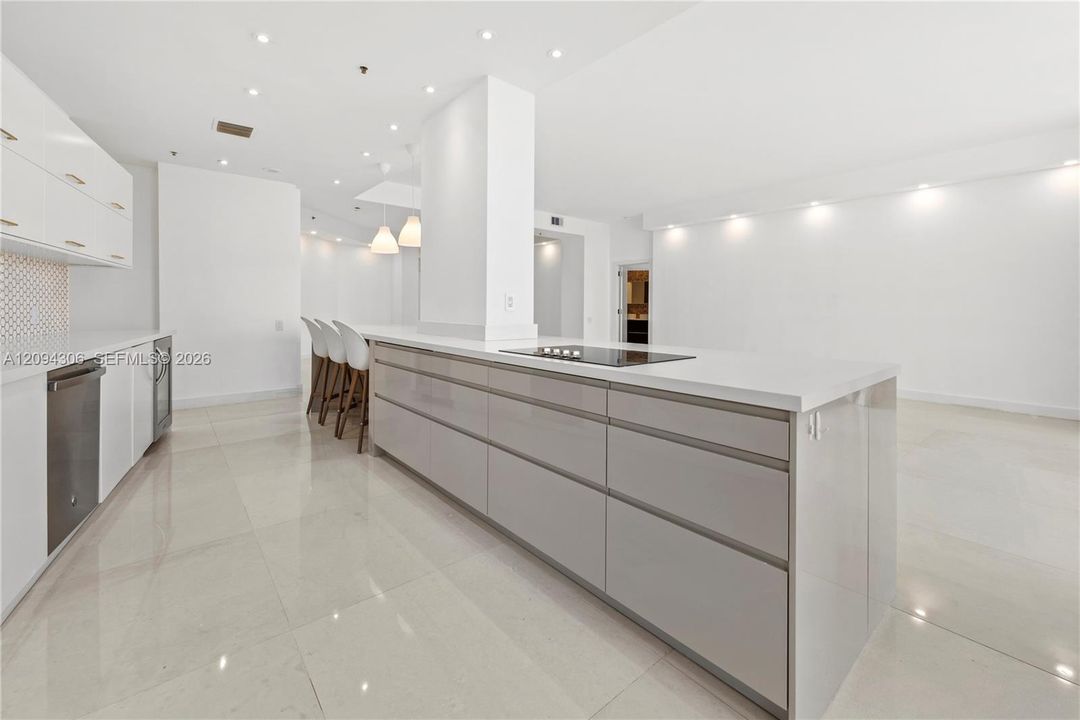 En Venta: $2,370,000 (3 camas, 3 baños, 2520 Pies cuadrados)