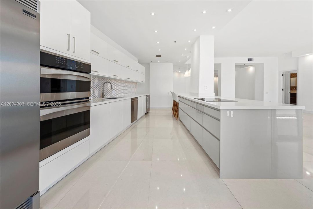 En Venta: $2,370,000 (3 camas, 3 baños, 2520 Pies cuadrados)