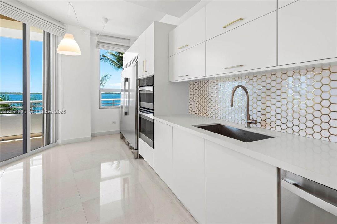 En Venta: $2,370,000 (3 camas, 3 baños, 2520 Pies cuadrados)