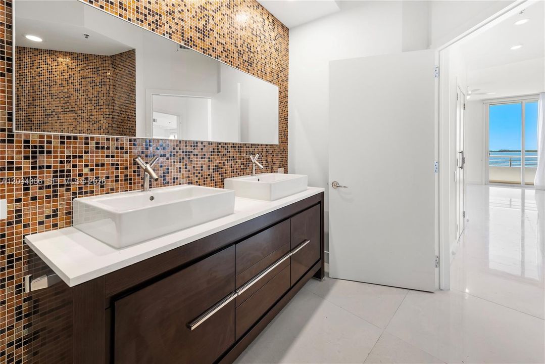 En Venta: $2,370,000 (3 camas, 3 baños, 2520 Pies cuadrados)