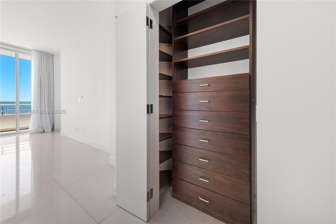 En Venta: $2,370,000 (3 camas, 3 baños, 2520 Pies cuadrados)