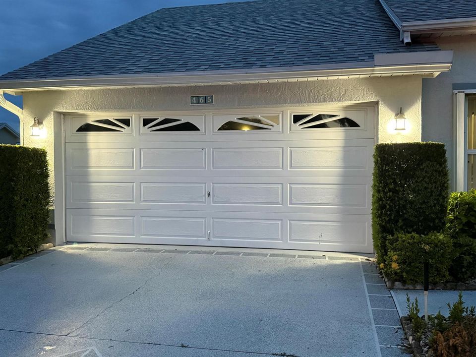 2 CAR GARAGE
